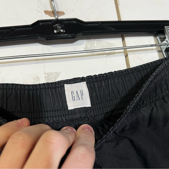 GAP 8 inch Easy Shorts Flex Khaki Black Size Large - Picture 5 of 6